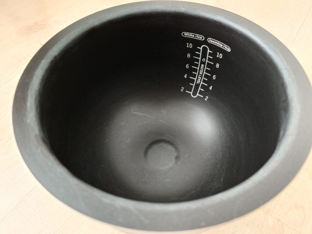 1.8L or 10 cups capacity
